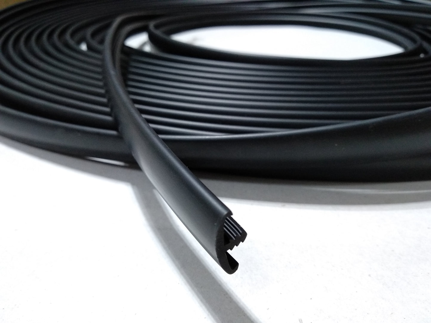 5 Metres Double Lipped black T-Trim - 15MM